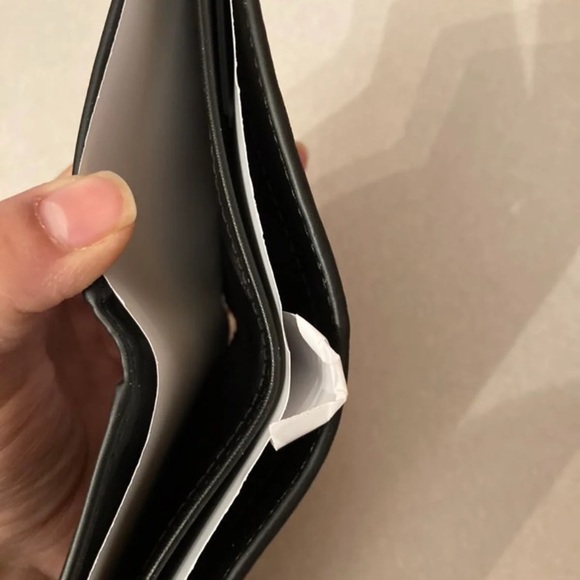 New Michael Kors Wallet - Picture 6 of 8